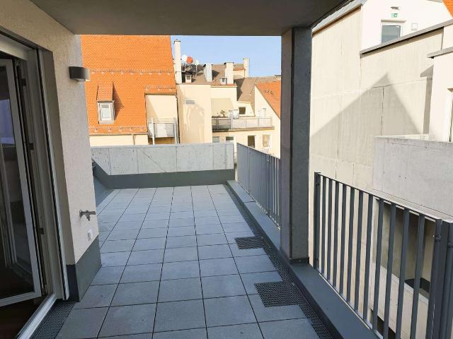 Sonnenverwöhnte Wohnträume mit Balkon, moderner Küche und komfortabler Ausstattung
