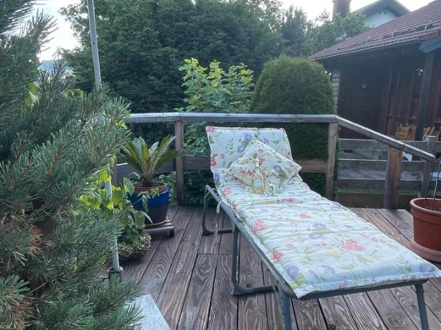 Sonnenverwöhntes Holzhaus mit großer exklusiver Panoramaterasse
