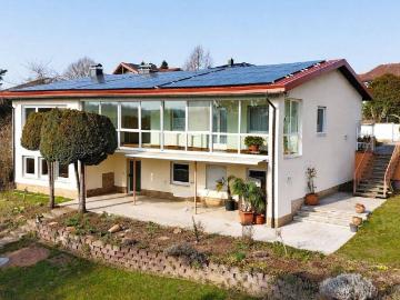 Sonnenverwöhntes Wohnen mit großzügigem Raumgefühl & Weitblick