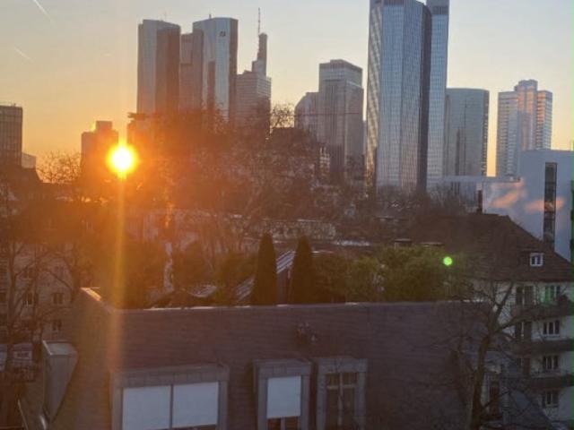 Sonnenaufgang mit Skylineblick: 1,5 Zimmer Maisonette City Apartment