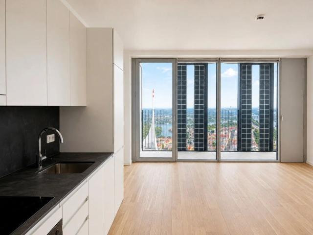 Sonnenaufgang & Wasserblick in 45. Etage: DC2 Tower: SKY RESIDENCES