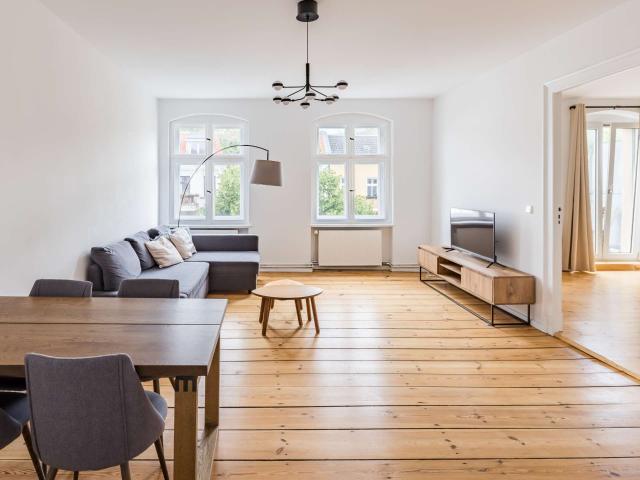 Sonnenbalkon und Altbauchar me im Herzen vom beliebten Reuterkiez