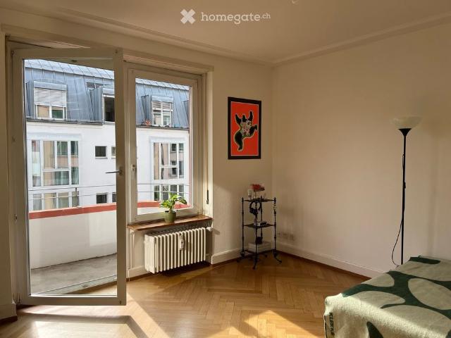Sonnendurchflutete 1 Zimmer Wohnung mit grossem Balkon im Iselin Quartier