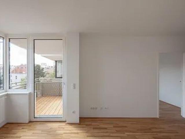 Sonnendurchflutete 2 Zimmer Wohnung mit Freifläche Provisionsfre!