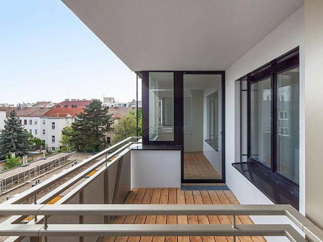 Sonnendurchflutete 2 Zimmer Wohnung mit Freifläche Provisionsfrei!