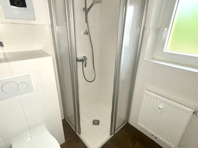 sonnendurchflutete 2 zimmer wohnung mit herrlichem grünblick im beliebten münichholz – hochwertig saniert, mit modernem wohlfühlbad, praktischen wohnräumen und perfekter anbindung!