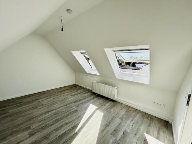 Sonnendurchflutete 4 Zimmer Maisonette Dachgeschosswohnung