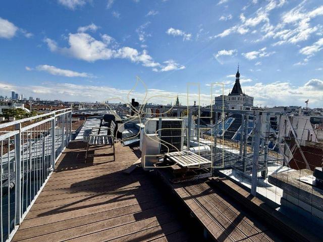 SONNENDURCHFLUTETE DACHGESCHOSS MAISONETTE MIT TERRASSE!