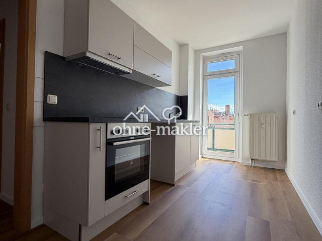 Sonnenglück sonnige 2 Raum Wohnung mit neuer Küche und Balkon