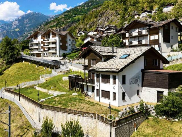 Sonnenplatz im Vispertal: Ihr Familienhaus mit Garten, Cheminée und eigener Einliegerwohnung