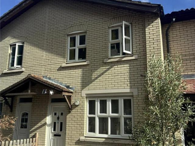 Sonning Gardens, Hampton, Surrey, TW12 2 bed terraced house to rent £2,150 pcm £496 pw