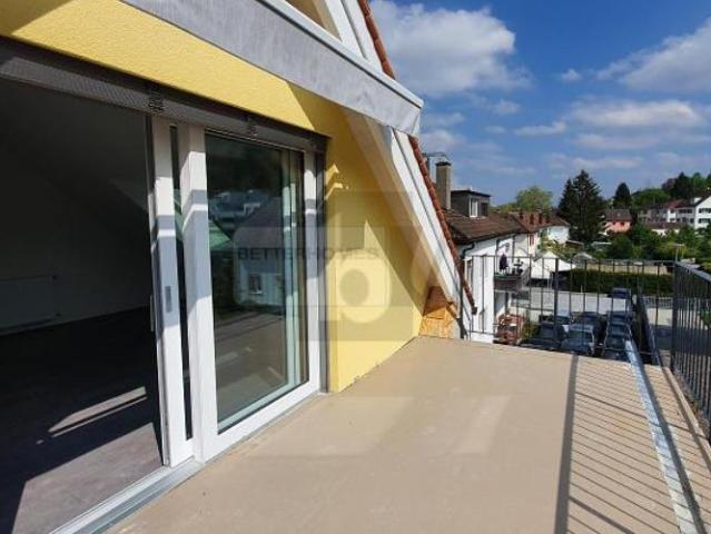 SONNIG MIT BALKON
