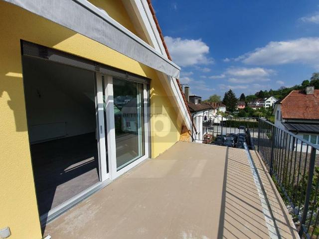 SONNIG MIT BALKON