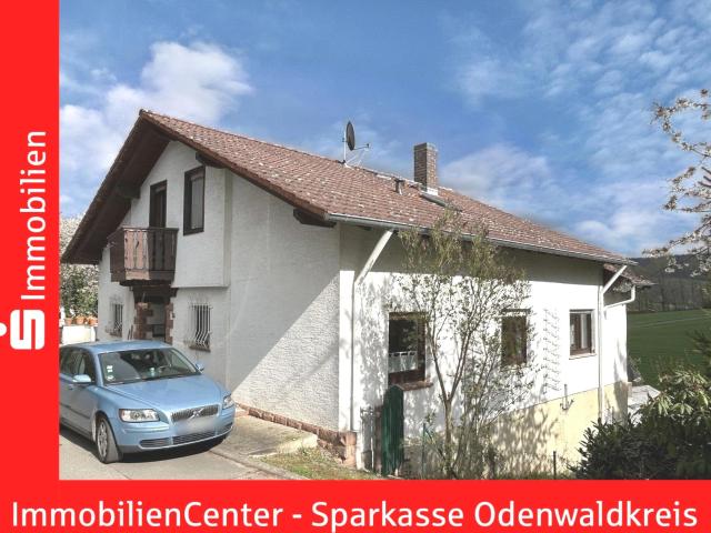 Sonnig und ruhig gelegen. Einfamilienhaus mit Doppelgarage und kleinem Garten