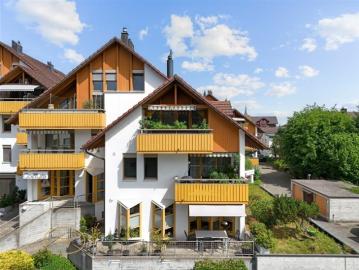 Sonnige Maisonettewohnung mit Charme im Herzen von Sins