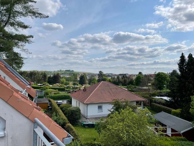 Sonnige Maisonette in ruhiger Lage, Bad mit Wanne und Dusche, Balkon ins Grüne