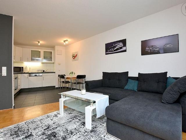 Sonnige, modern möblierte Wohnung mit Terrasse und TG in Stuttgart Möhringen