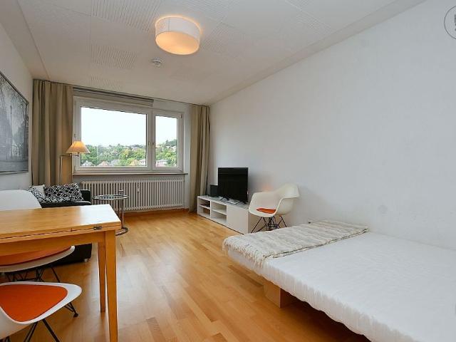 Sonnige, modern möbliertes Apartment mit Blick auf die Stadt in Stuttgart West