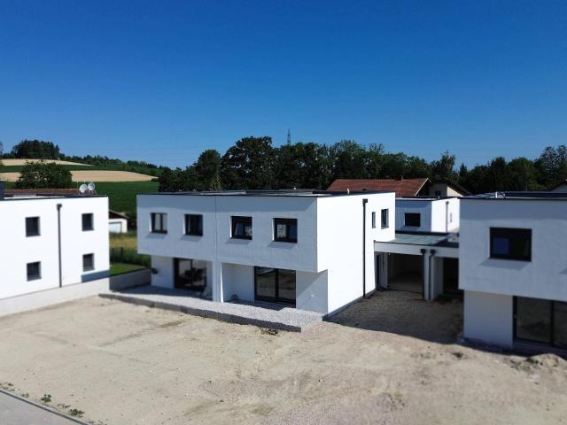 Sonnige Neubau Doppelhaushälfte in Pram