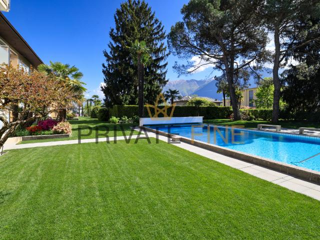 Sonnige Attikawohnung in mediterraner Parkanlage mit grossem Pool 1