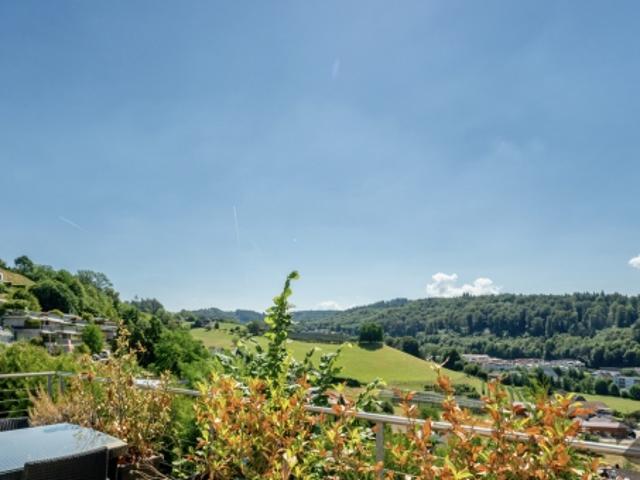 Sonnige Aussicht an erhöhter und beliebter Lage