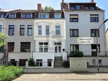 SONNIGE AUSSICHTEN MIT HISTORISCHEM RAUMFLAIR