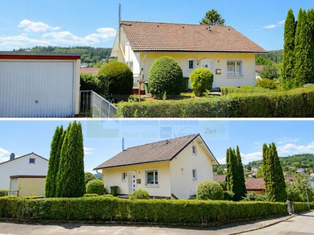 Sonnige Aussichtslage über die Baar: Gepflegtes Zweifamilienhaus mit ansprechendem Garten und 2 Garagen in DS Grüningen!