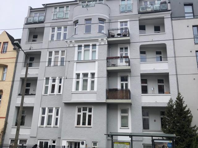 sonnige Altbauwohnung mit Balkon