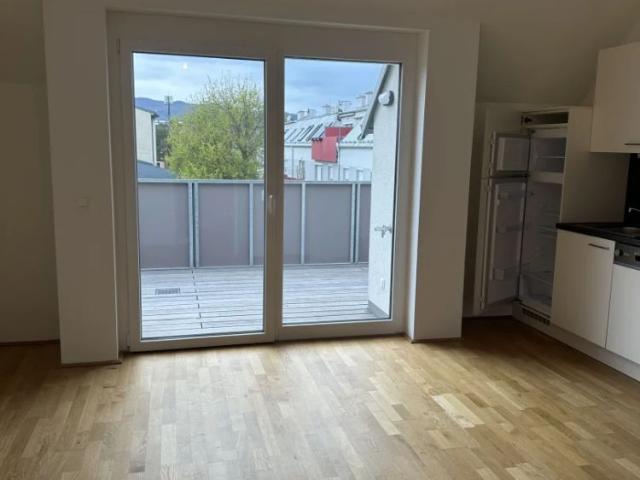 Sonnige, barrierefreie Wohnung mit Balkon, inklusive Stellplatz in der Garage, inkl. Küche Nähe Bhf. Brunn am Gebirge
