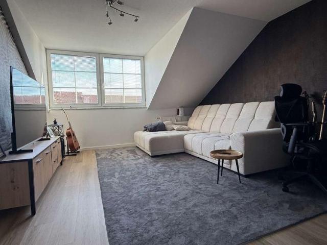 Sonnige Dachgeschosswohnung im Reihenendhaus