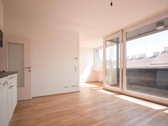 Sonnige Dachgeschoßwohnung in TOP Lage | Loggia | 80 m zur U3
