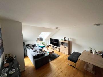 Moderne Dachgeschosswohnung inkl. Einbauküche und Loggia Top A10