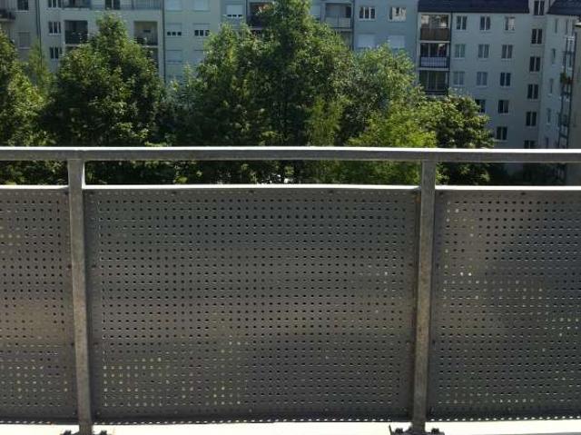 Sonnige Dachgeschosswohnung mit offener Küche und Balkon