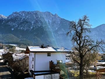 Sonnige Dachgeschosswohnung mit Blick auf das Kaisergebirge