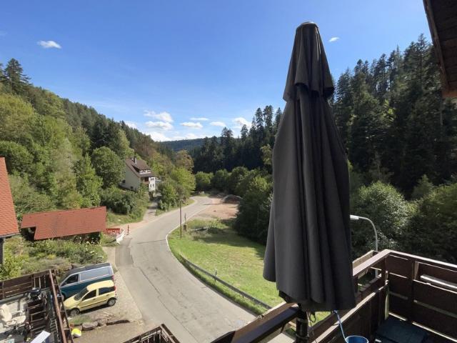 Sonnige Dachgeschosswohnung mit Terrasse in Lauterbach Schwarzwald – 4,5 Zimmer, Garage inklusive!