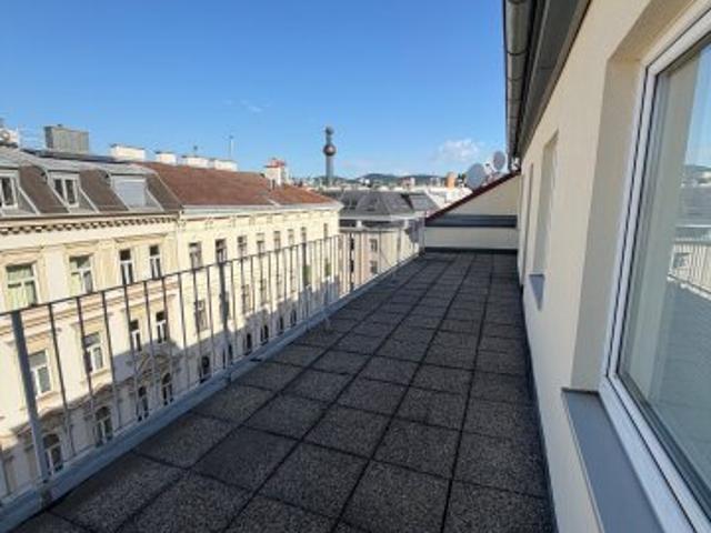 sonnige Dachgeschosswohnung mit zwei Terrassen