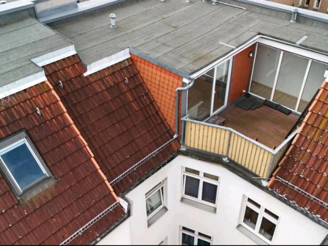 Sonnige DG Wohnung mit Terrasse im beliebten Friedrichshain!