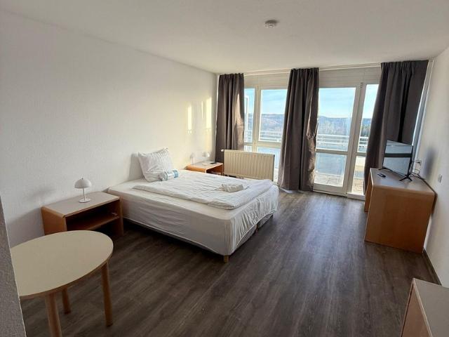Sonnige Doppelzimmer mit herrlicher Aussicht für monatliche Vermietung