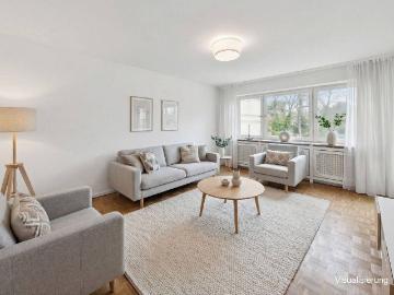 Sonnige Dreizimmerwohnung mit Balkon in ruhiger Zehlendorf Lage
