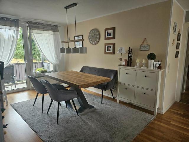 Sonnige Drei Zimmerwohnung in schöne Umgebung mit Parkplatz