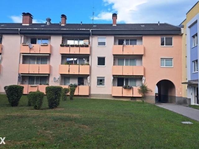 Sonnige Eigentumswohnung mit Loggia und Tiefgaragenplatz