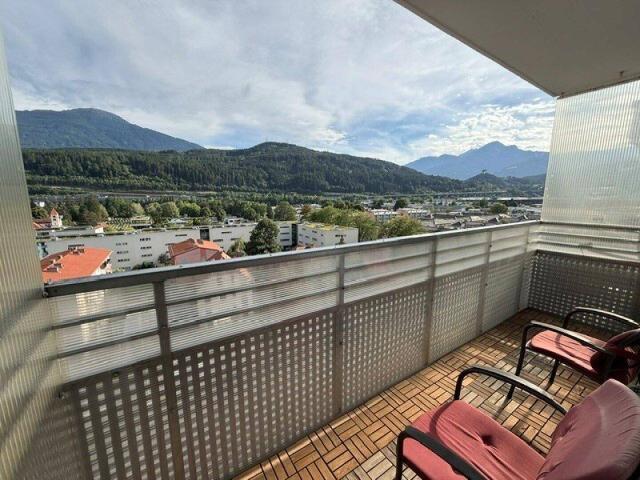 Sonnige, gut geschnittene 2 Zi. Dachgeschoßwohnung mit Balkon