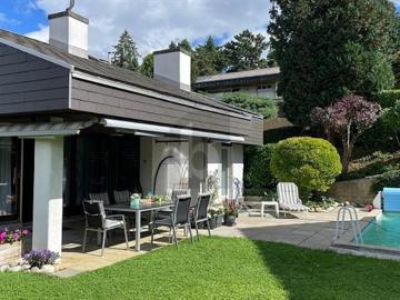 SONNIGE GARTENOASE MIT POOL
