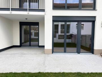 Helle Gartenwohnung inkl. Einbauküche, Loggia und Terrasse Top B02