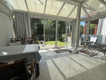SONNIGE GARTENWOHNUNG + WINTERGARTEN + EIGENGARTEN + PKW STELLPLATZ!