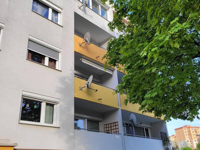 Sonnige, gepflegte 2,5 Zimmer Wohnung im 3. Stock