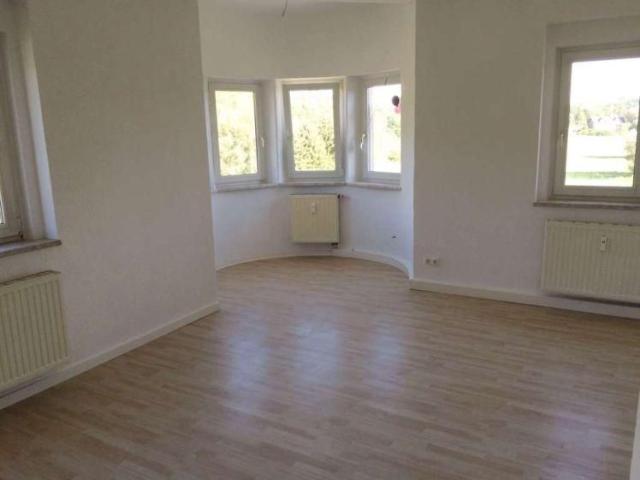 Sonnige, große 3 Raum Wohnung mit EBK am ruhigen Stadtrand von Plauen zu vermieten