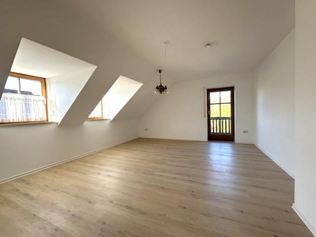 Sonnige, lichtdurchflutete DG Wohnung