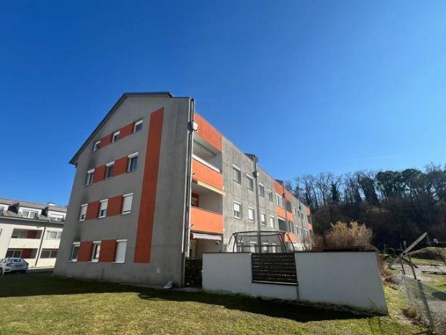 Sonnige Penthouse Wohnung mit großer Terrasse und PKW Stellplatz
