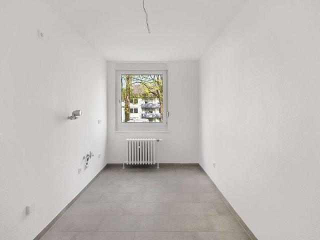 sonnige, renovierte 3 Zimmerwohnung mit Balkon